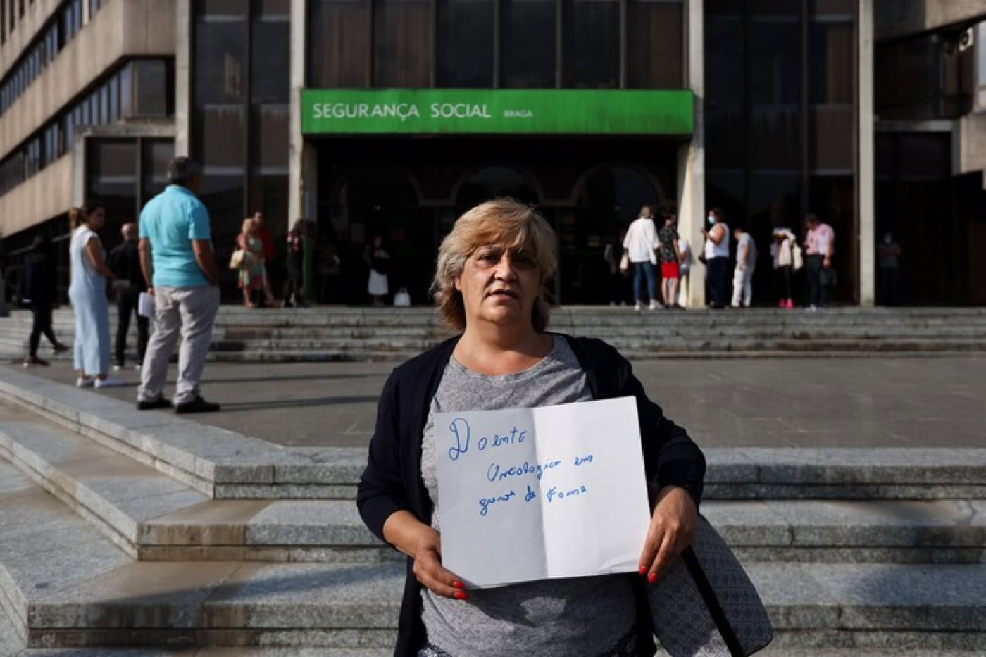 Doente com cancro está com baixa sem vencimento porque junta médica diz que "tem que trabalhar"