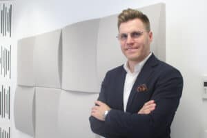 “Não podemos ter lojas fechadas com ruas cheias de gente”