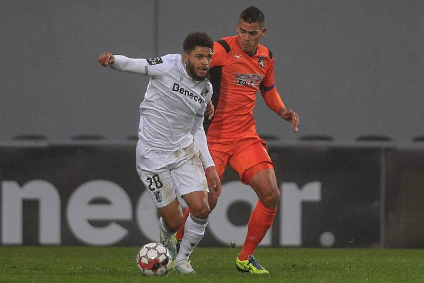 Vitória SC rescinde vínculo com Poha