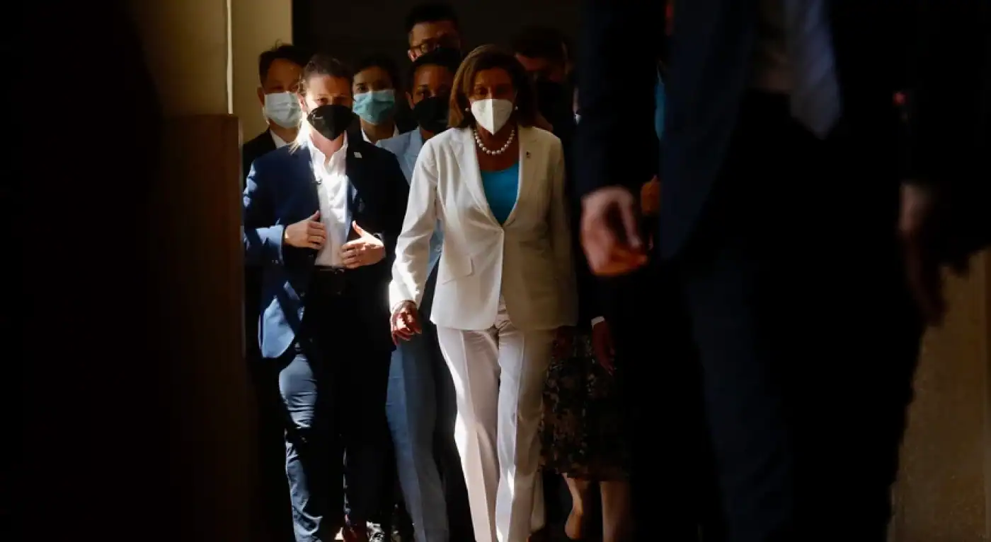 "Consequências serão graves": Pequim chama embaixador dos EUA após ida de Pelosi a Taiwan