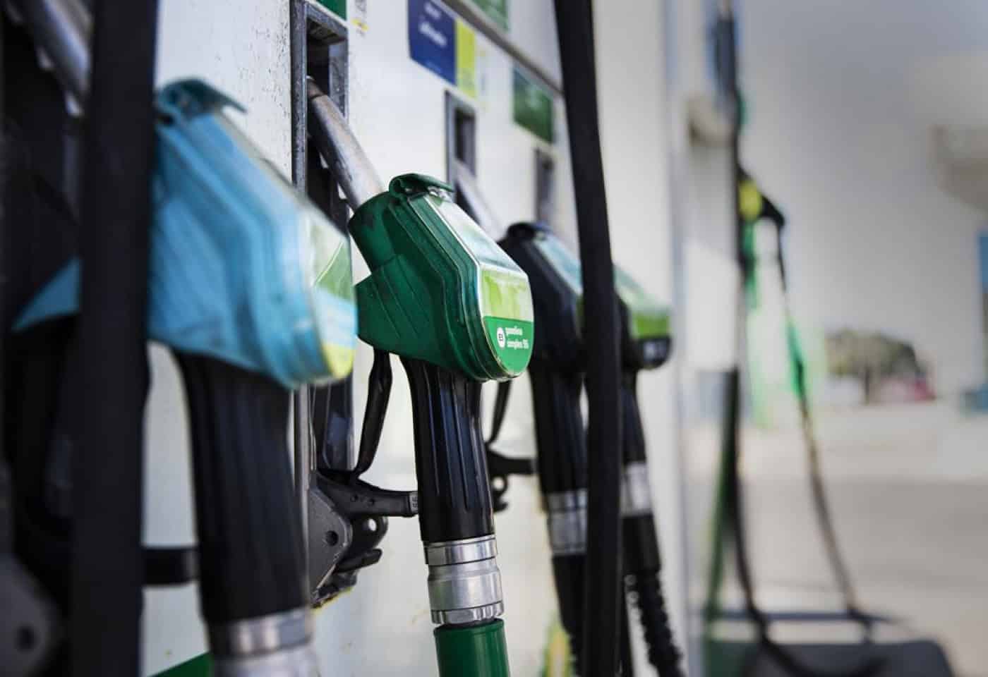 Descida no preço dos combustíveis chega aos 10 cêntimos por litro