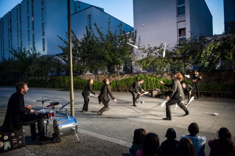 Circo contemporâneo juntou mais de 5.500 pessoas no quadrilátero urbano