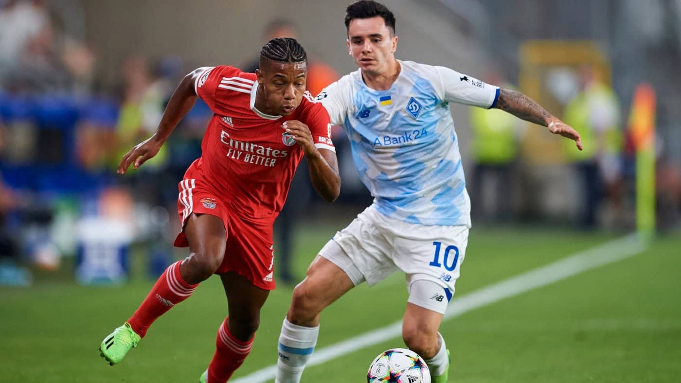 Benfica vence Dinamo Kiev e fica perto da fase de grupos da Liga dos Campeões