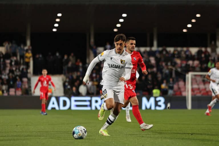 Estádio Cidade de Barcelos recebe duelo minhoto esta noite
