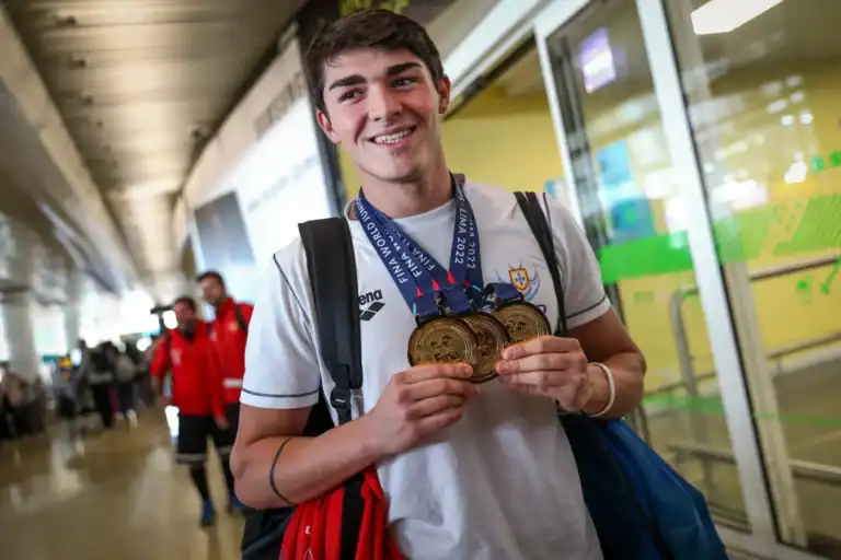Nadador Diogo Ribeiro sonha com medalha nos Jogos Olímpicos