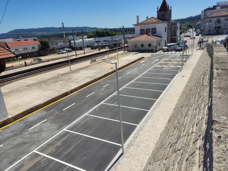 Estação de Barcelos tem novo parque de estacionamento