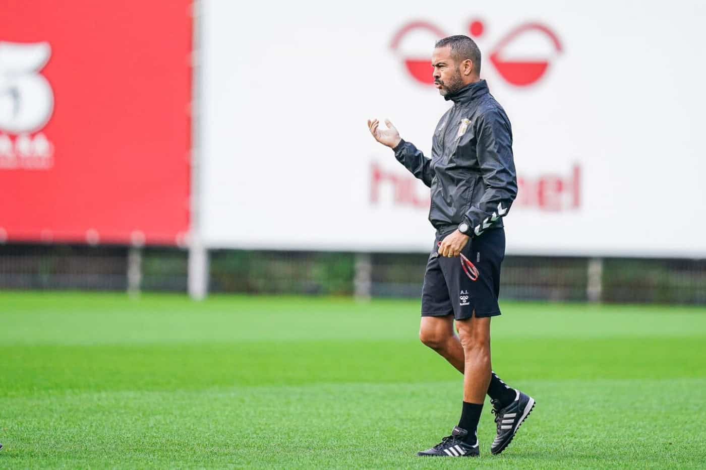 Artur Jorge faz três mudanças no onze frente ao Union Berlin