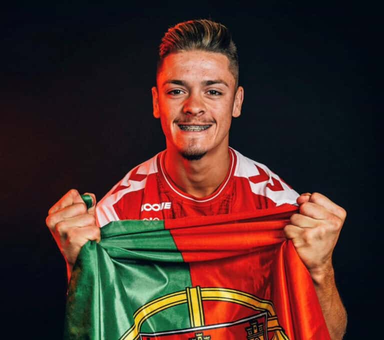 Avançado Vitinha é dispensado da seleção de futebol de sub-21 devido a lombalgia