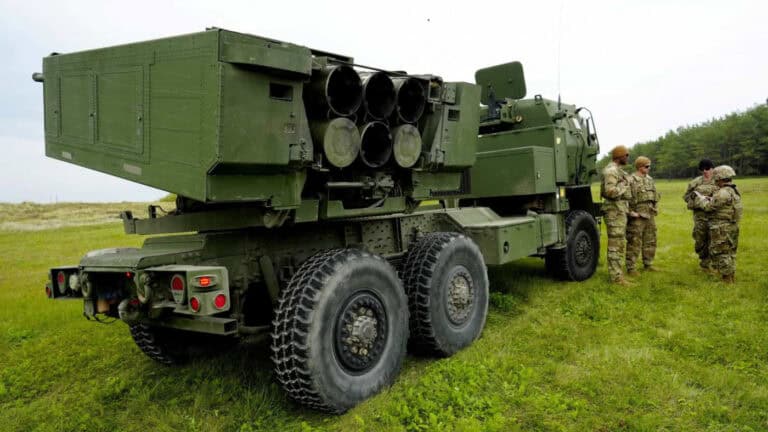 Letónia decreta estado de emergência na fronteira com a Rússia