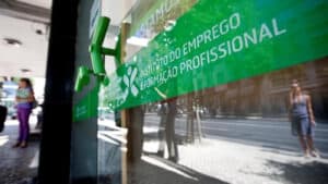 Taxa de desemprego estabiliza nos 6% em agosto 