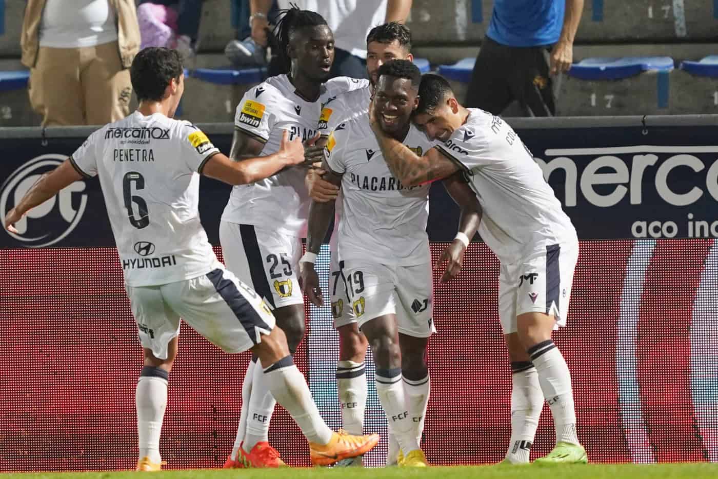 Famalicão goleia 'europeu' Boavista e soma ao 15.º lugar da I Liga