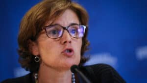 Governo propõe aumento mínimo de 52 euros por ano até 2026 na função pública 