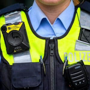 Aquisição de câmaras corporais para polícias será feita de forma faseada