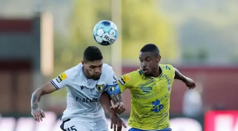 Famalicão sofre goleada em Arouca no encerramento da 9.ª jornada