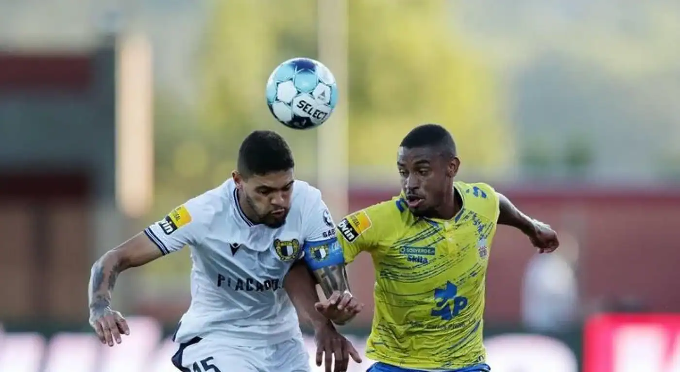 Famalicão sofre goleada em Arouca no encerramento da 9.ª jornada