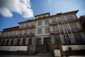 Pousada de Guimarães disponibiliza quartos a estudantes universitários