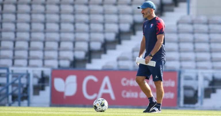 “Somos uma equipa mais forte, mas não podemos jogar só com a parte teórica"