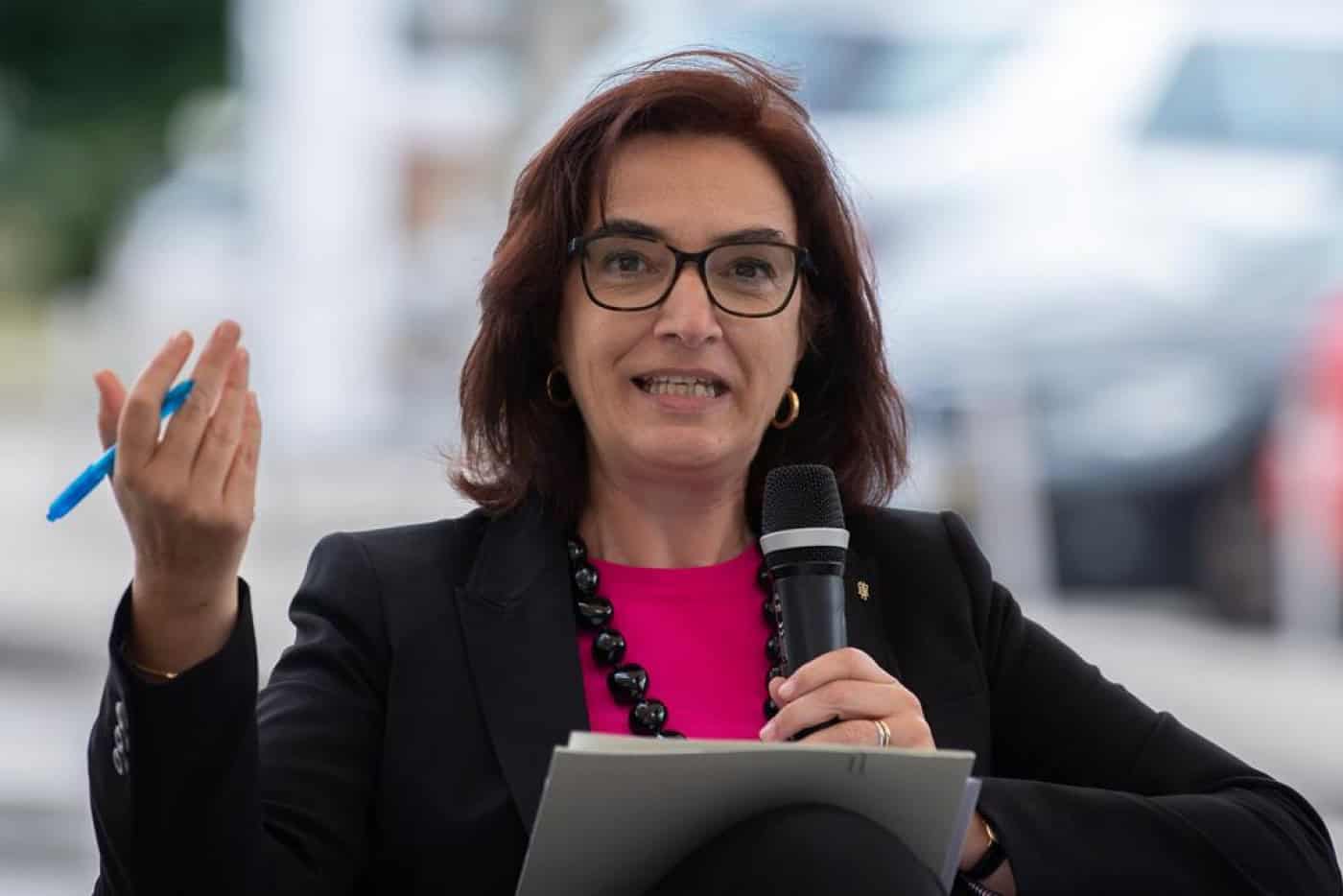 Ministra da Ciência diz que deixou de deter participação em empresa antes de assumir o cargo&nbsp;