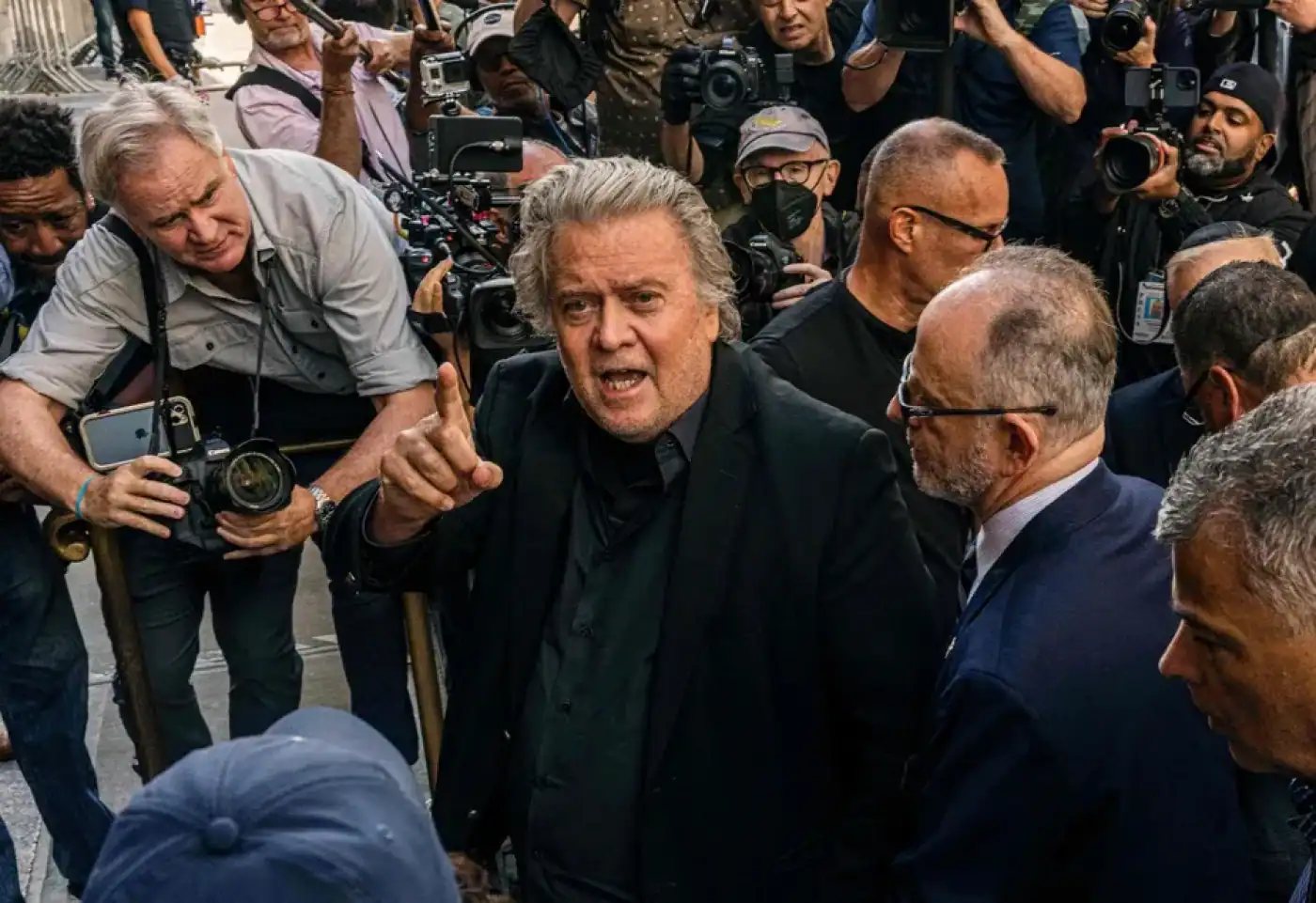 Steve Bannon, ex-conselheiro de Trump, condenado a quatro meses de prisão