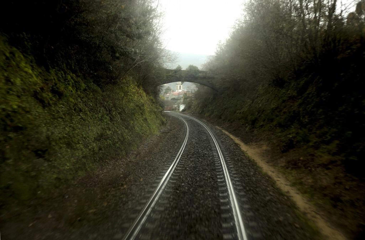 CP disponibiliza transbordo a passageiros da Linha do Minho, ainda interrompida em Valença