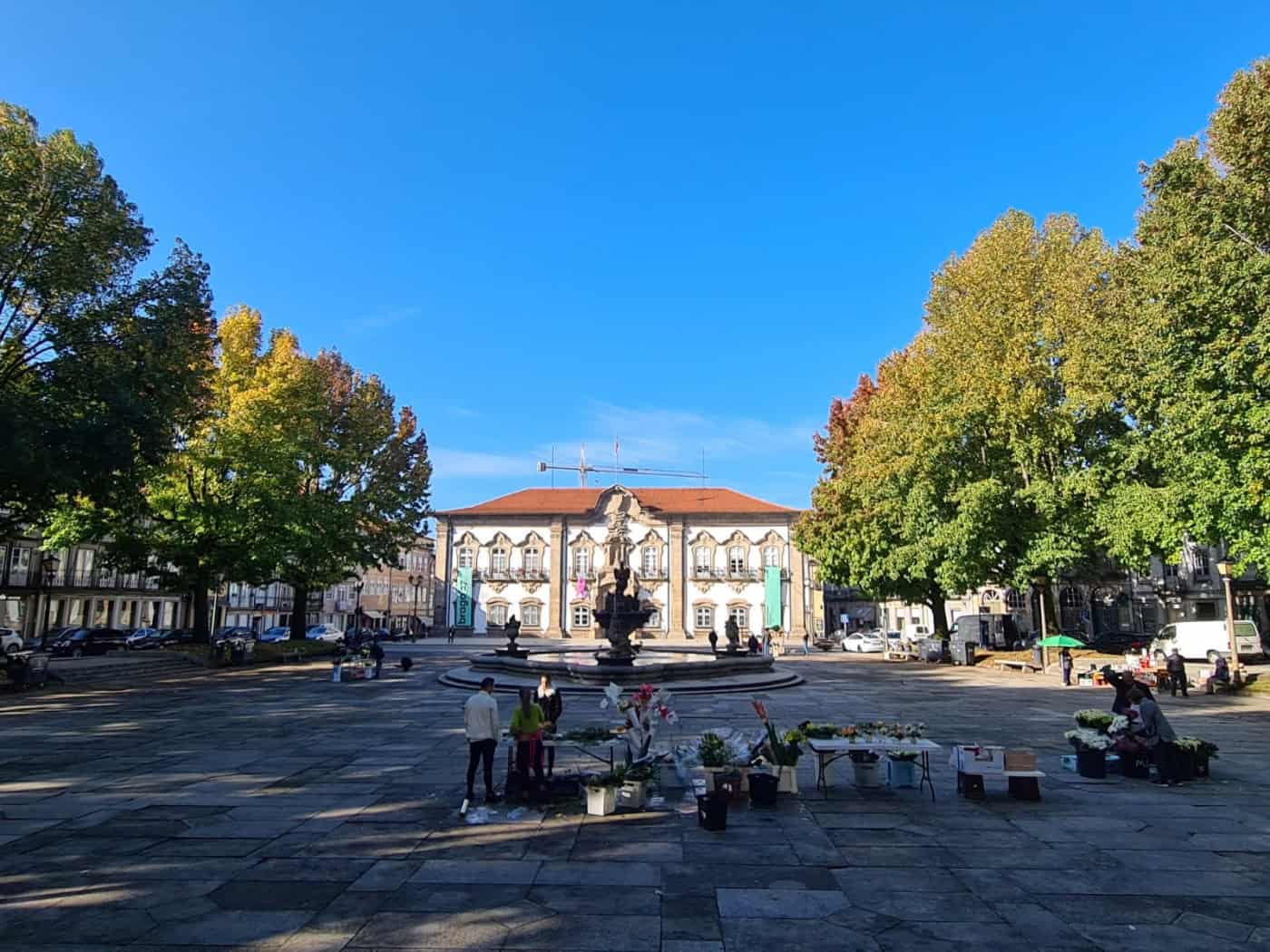 Menos floristas e clientes no 'Mercado das Flores' em Braga