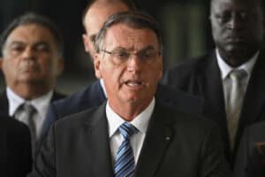 Bolsonaro quebra silêncio. "Somos pela ordem e pelo progresso"&nbsp;