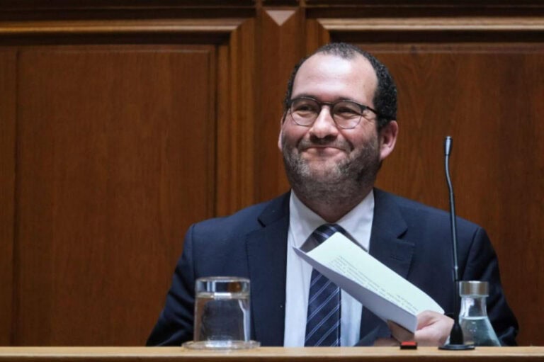 Ministro estima que 1.500 estudantes de ensino tenham estágios remunerados em 2023&nbsp;