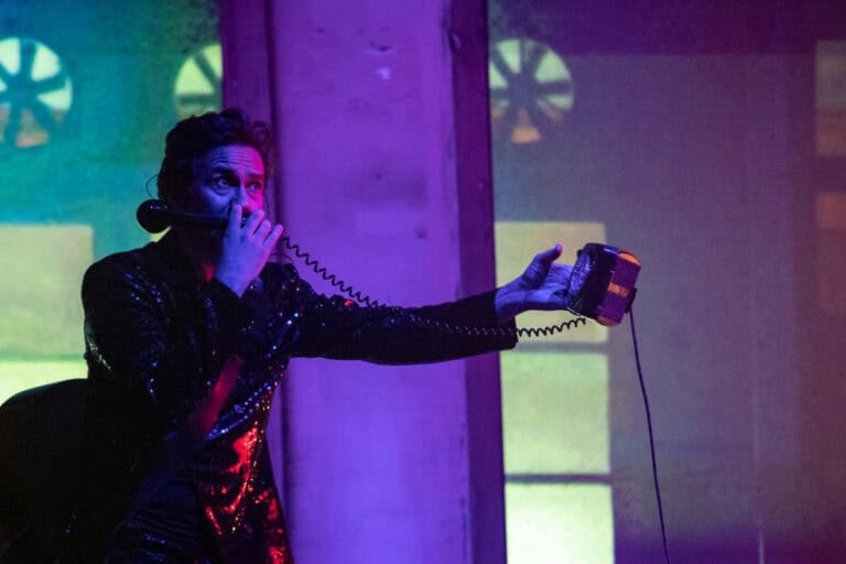 David Fonseca apresenta "disco visual" no Theatro Circo