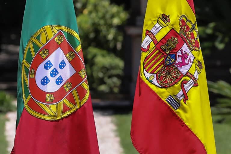 Portugal e Espanha vão partilhar ambulâncias e hospitais&nbsp;