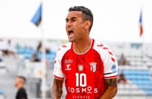 Bê Martins, do SC Braga, eleito melhor jogador do mundo de futebol de praia
