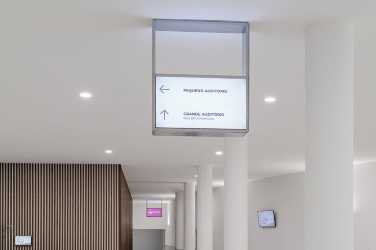 Câmara gasta 130 mil euros a substituir piso de WC's do Altice FORUM