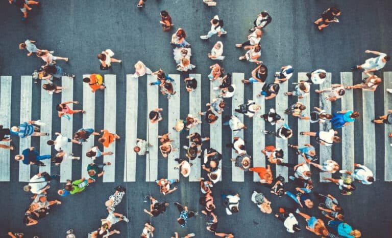 População mundial atinge hoje oito mil milhões de pessoas