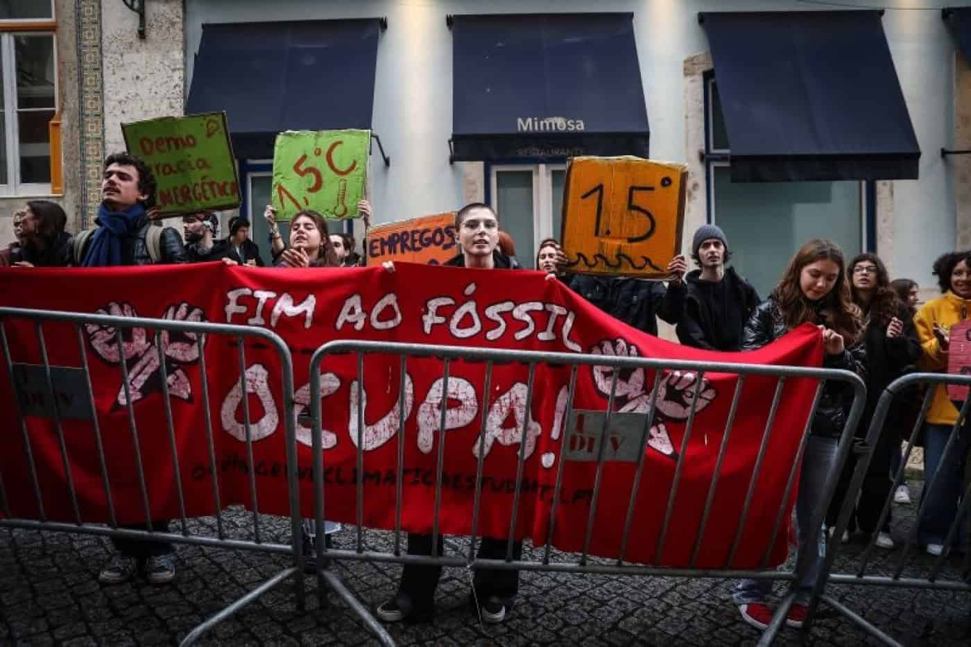 Cinco ativistas detidos no Ministério da Economia