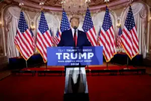 Trump anuncia recandidatura à Presidência dos EUA para "trazer a América de volta"&nbsp;