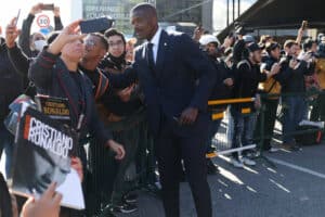 Mundial2022: Dezenas de adeptos no aeroporto desejam longa estadia a Portugal 