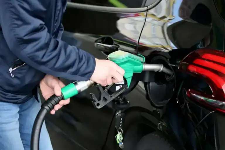 Preço dos combustíveis desce a partir desta segunda-feira&nbsp;