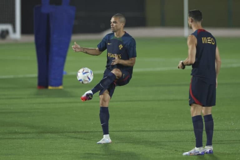 Fernando Santos aposta em Pepe, William e Nuno Mendes