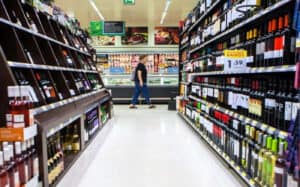 Vendas no comércio a retalho desaceleram em outubro 