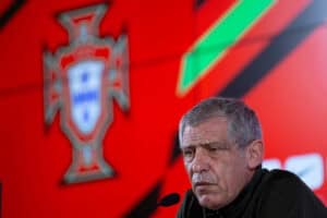 Fernando Santos reúne-se com FPF para analisar continuidade no cargo