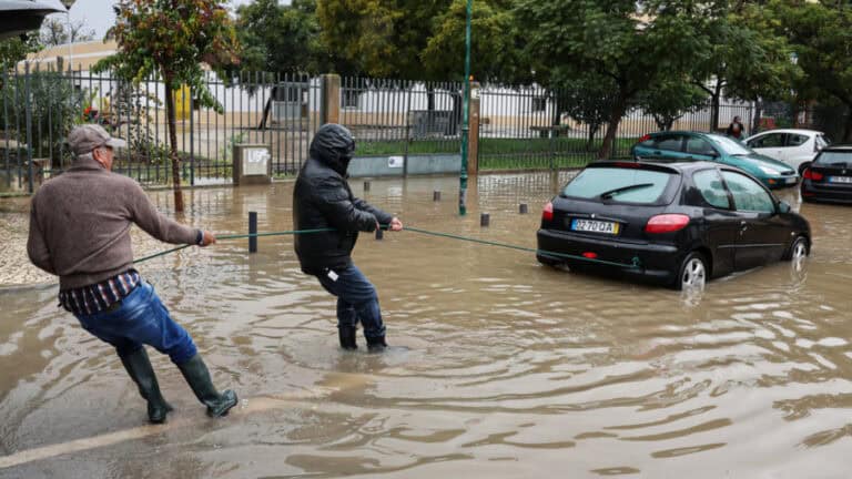 Proteção Civil registou 526 ocorrência entre as 16:00 de domingo e as 07:00 de hoje&nbsp;