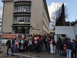 Greve de professores condiciona aulas na Francisco de Holanda
