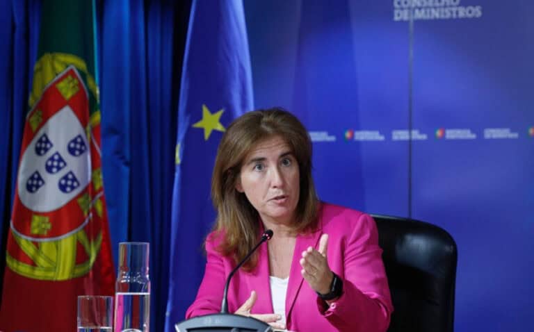 Governo aprova subida do salário mínimo nacional para 760 euros