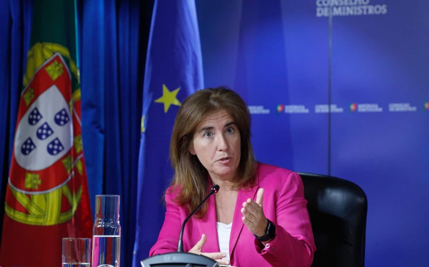 Governo aprova subida do salário mínimo nacional para 760 euros