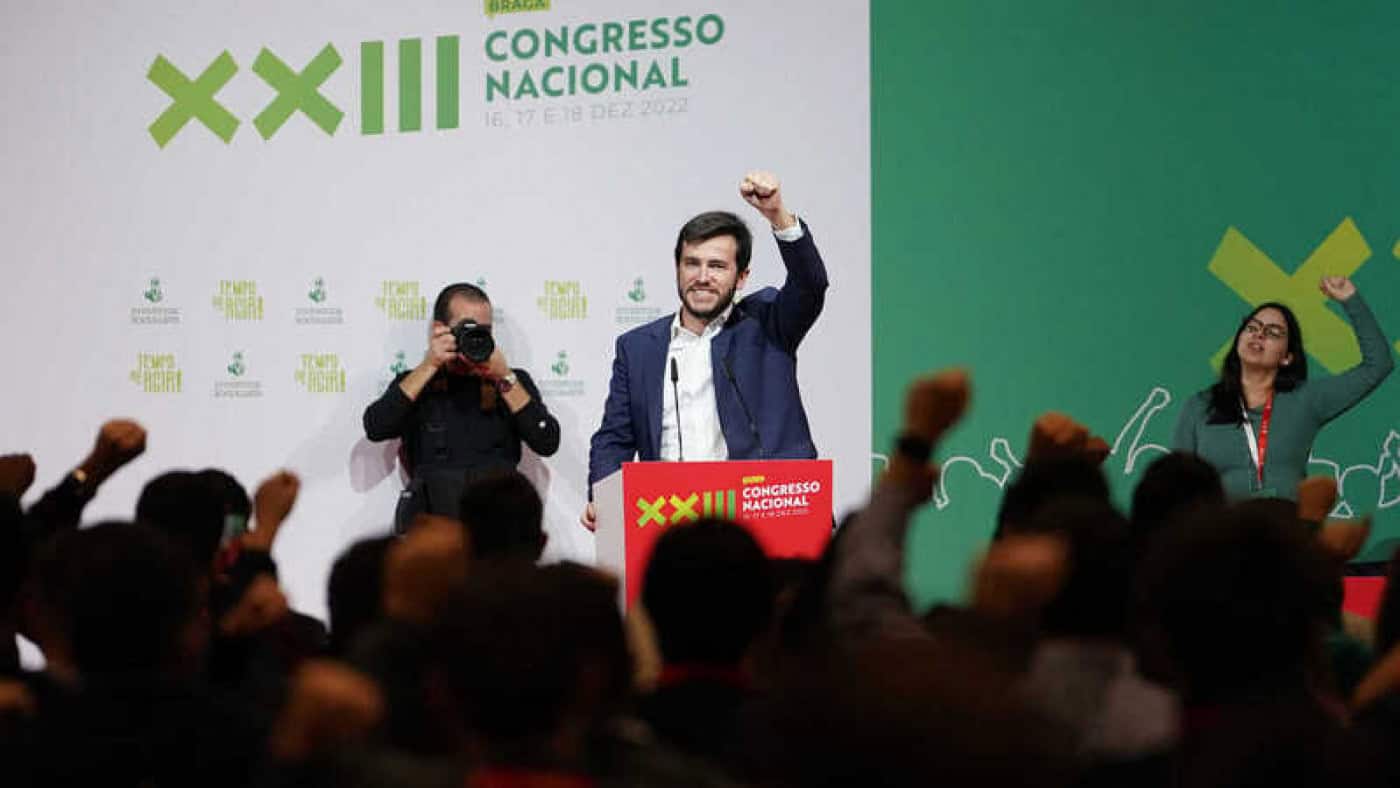 Líder da JS diz que PS deve aproveitar maioria absoluta para legalizar a canábis