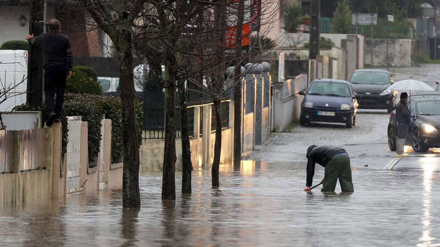 Proteção Civil eleva nível de alerta para laranja em oito distritos
