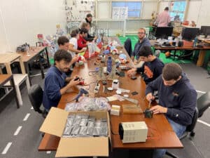 Mais de 80 brinquedos adaptados chegam a crianças com necessidades específicas