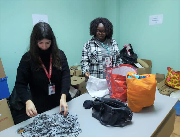 Metade dos produtos entregues no Ponto Vermelho não podem ser aproveitados