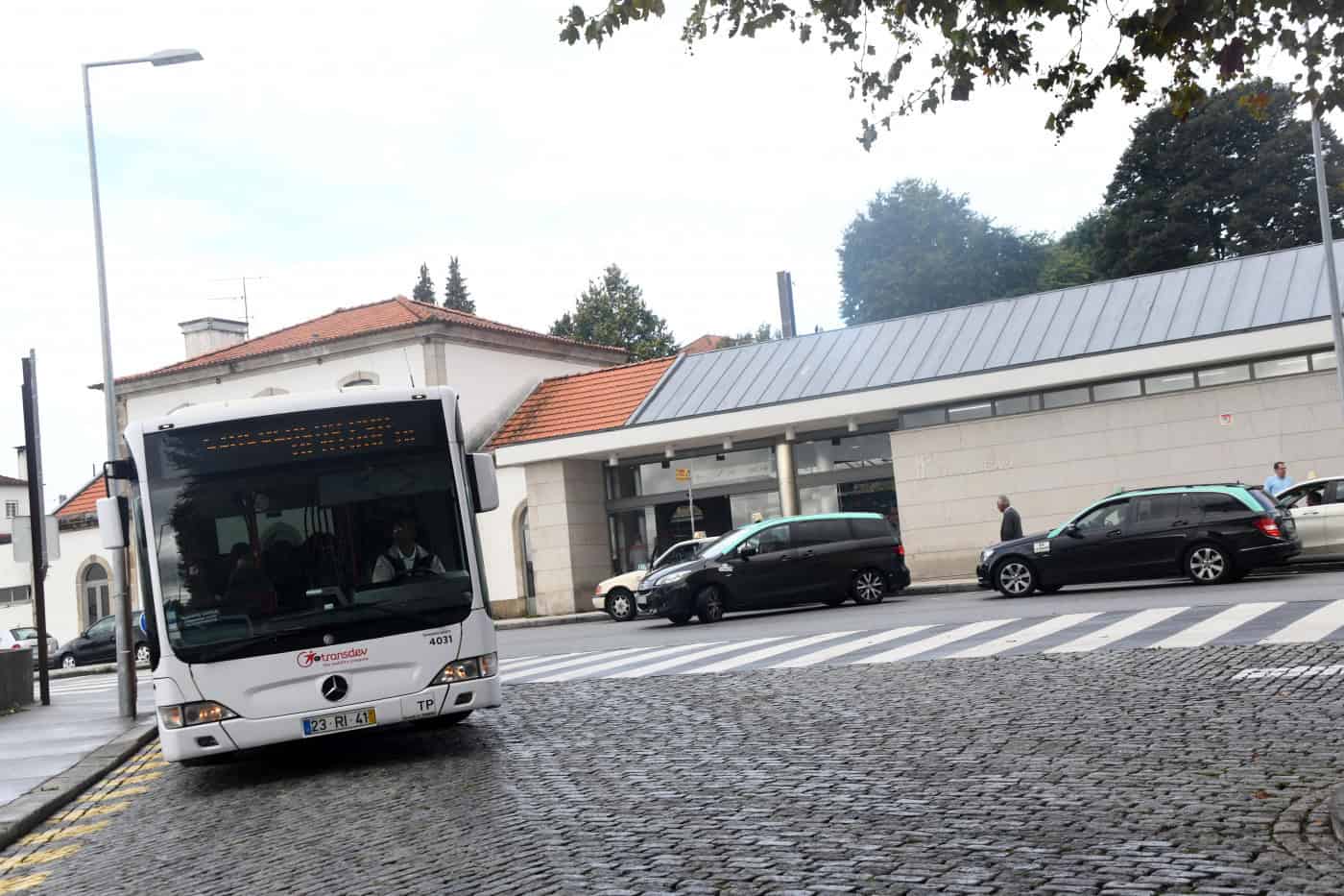 Passes e bilhetes de autocarro não sofrem aumentos em Famalicão