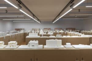 Escola de Arquitetura recebe exposição com maquetes de obras de Le Corbusier