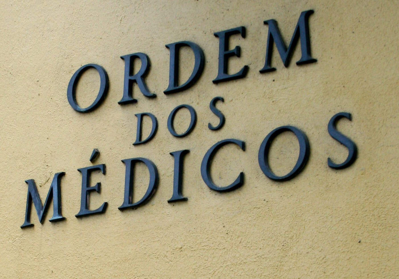 Médicos escolhem a partir de terça-feira novo bastonário entre seis candidatos